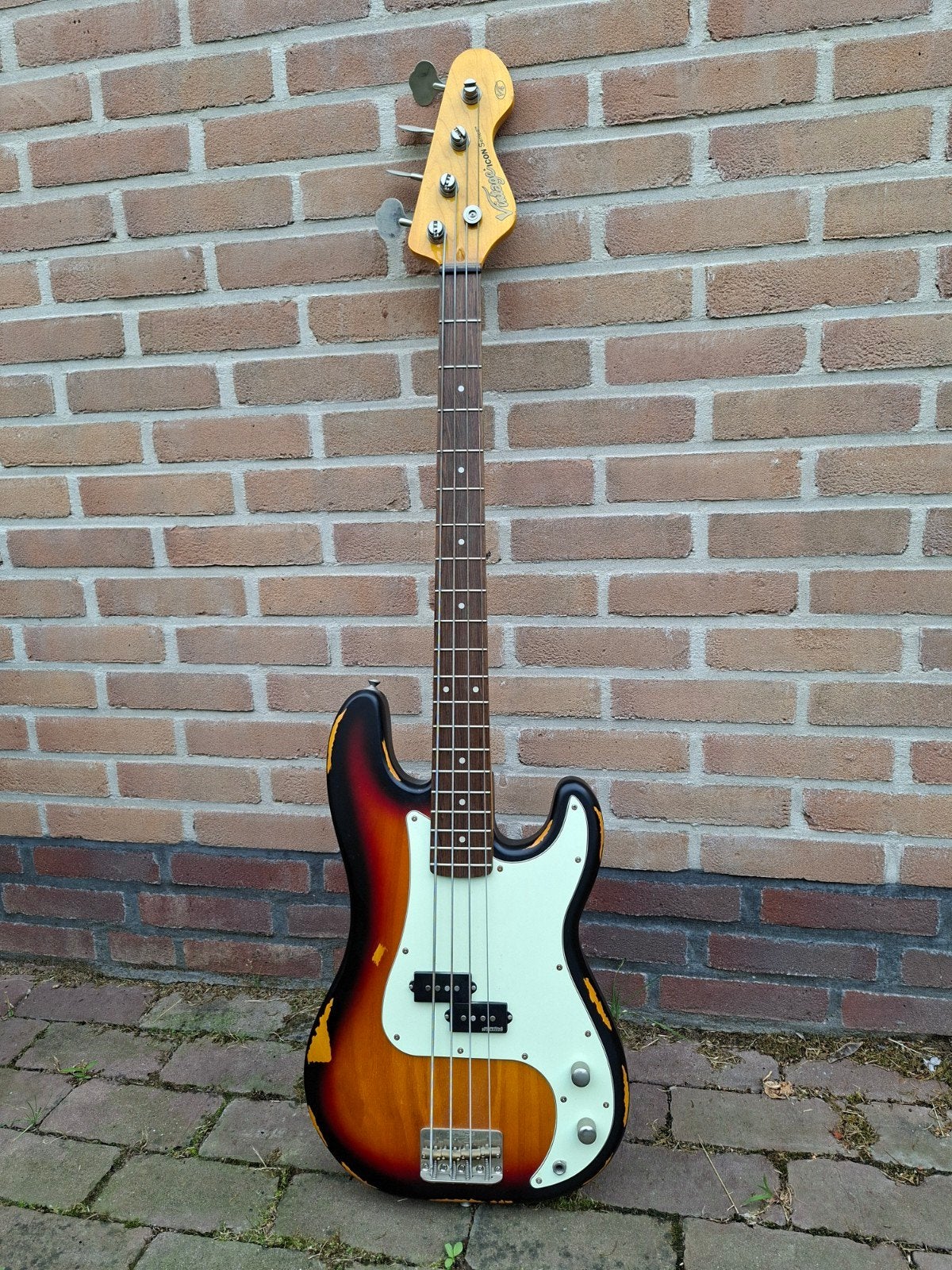 Vintage V4 Icon Series Precision Bass Relic, Ophalen of Verzenden, Gebruikt, Elektrisch