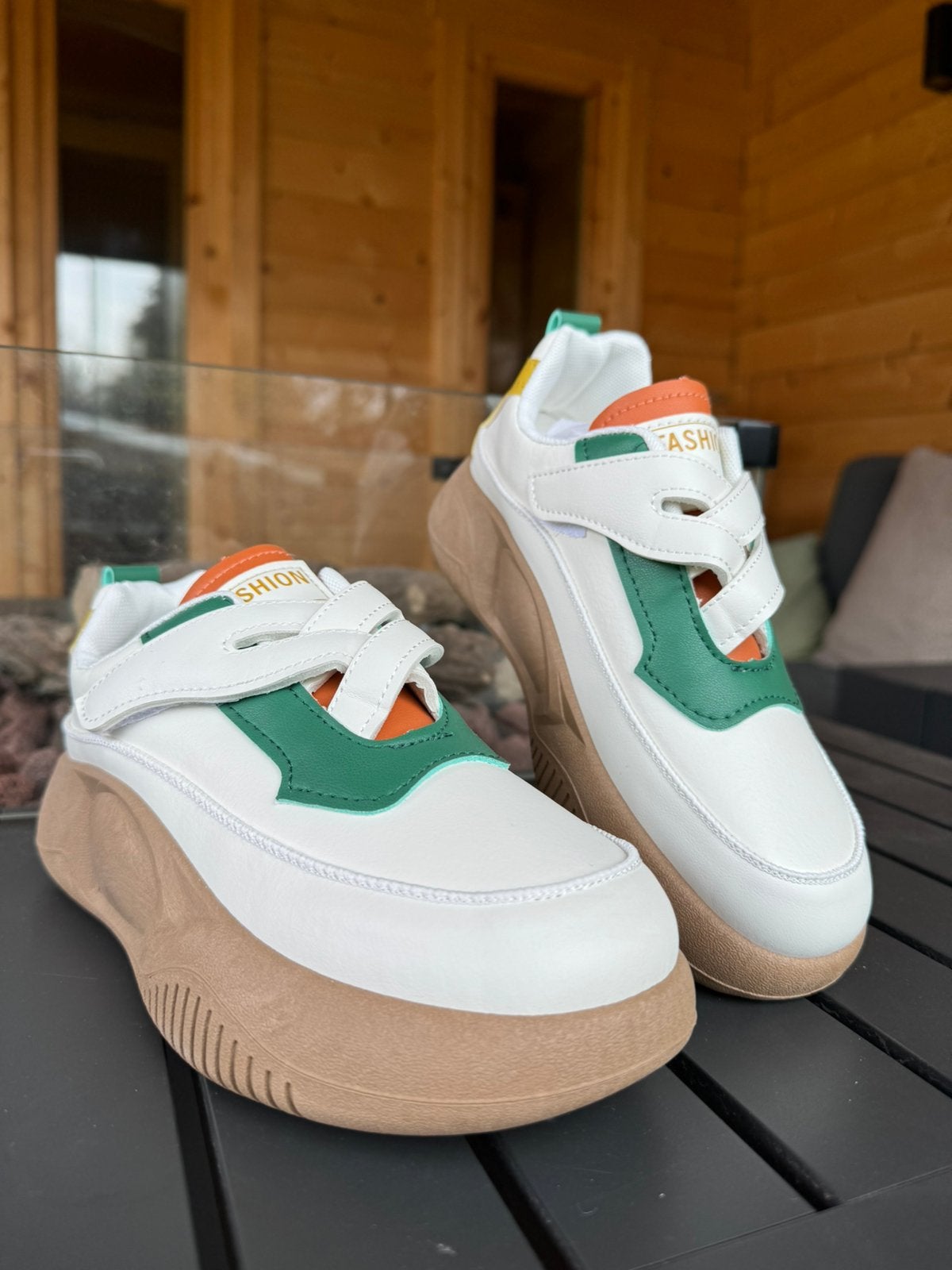 Witte Sneakers met Kleuraccenten - Maat 36 nieuw, Fashion, Wit, Nieuw, Ophalen of Verzenden