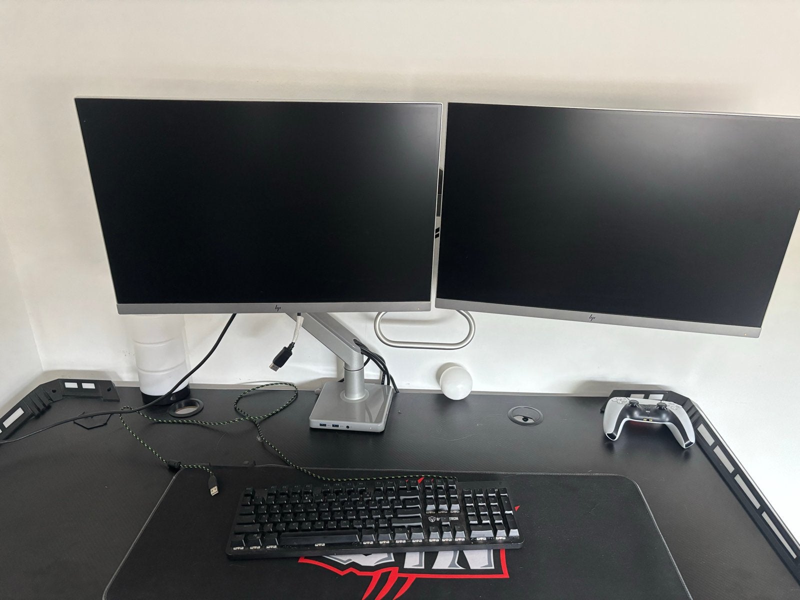 Humanscale 2.0 Docking met 2x 24 inch HP monitoren, Computers en Software, Monitoren, Ophalen, Gebruikt, Full HD, In hoogte verstelbaar