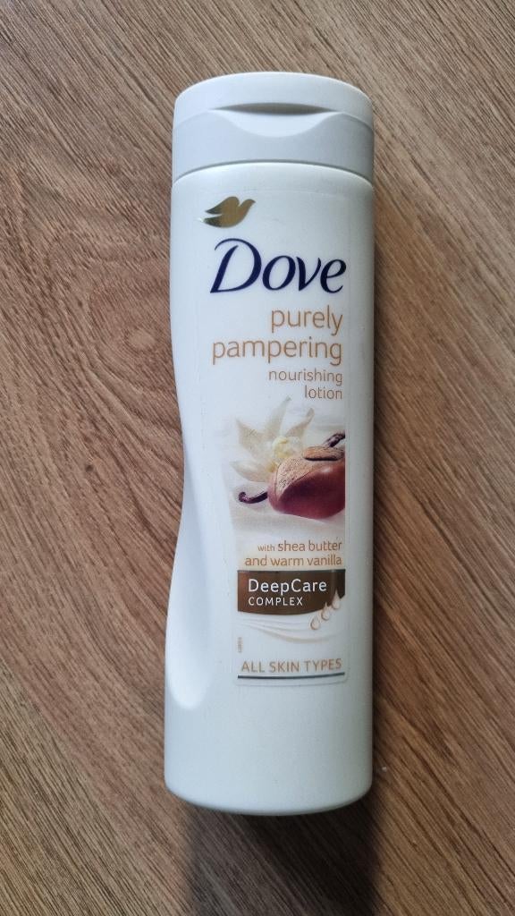 Dove Purely Pampering Nourishing Lotion, Ophalen of Verzenden, Zo goed als nieuw, Bodylotion, Crème of Olie