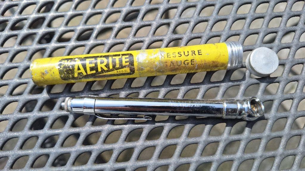 Aerite bandenspanningsmeter, Ophalen of Verzenden, Zo goed als nieuw