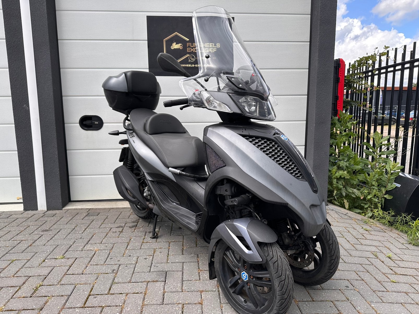 Piaggio MP3 Yourban 300 Motorscooter Matgrijs Autorijbewijs, Scooter, Automaat, 278 cc, 1 cilinder
