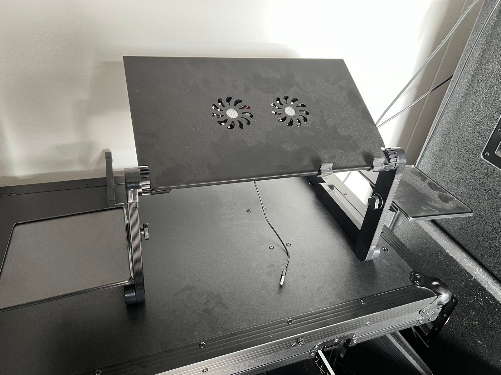 Laptop standaard met veel graden + ventilators, Ophalen, Zo goed als nieuw