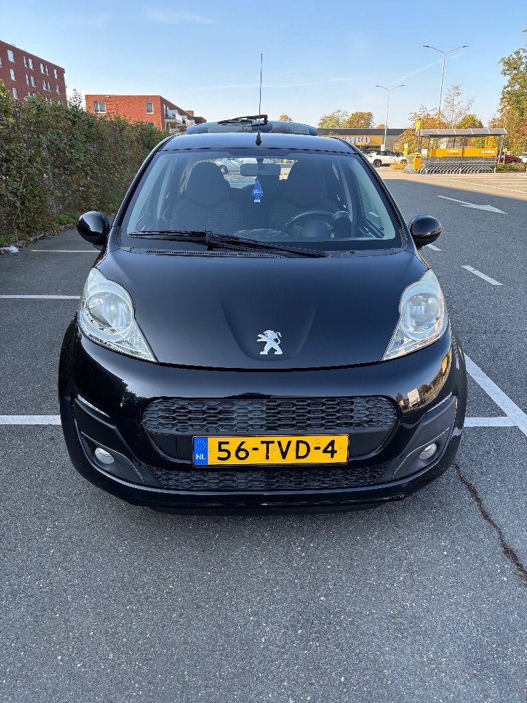 Peugeot 107 1.0 12V 5DR 2012 Zwart, Auto's, Stof, Zwart, Handgeschakeld, Grijs