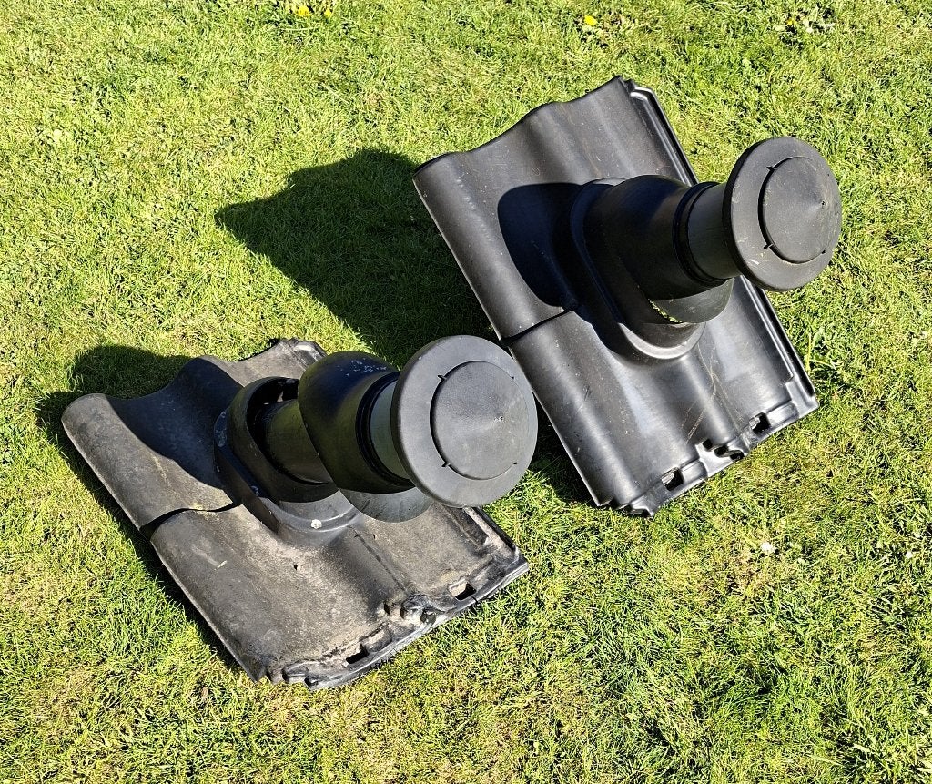 2 stuks 4 pans dakdoorvoer, Ophalen, Kunststof, Gebruikt, Zwart