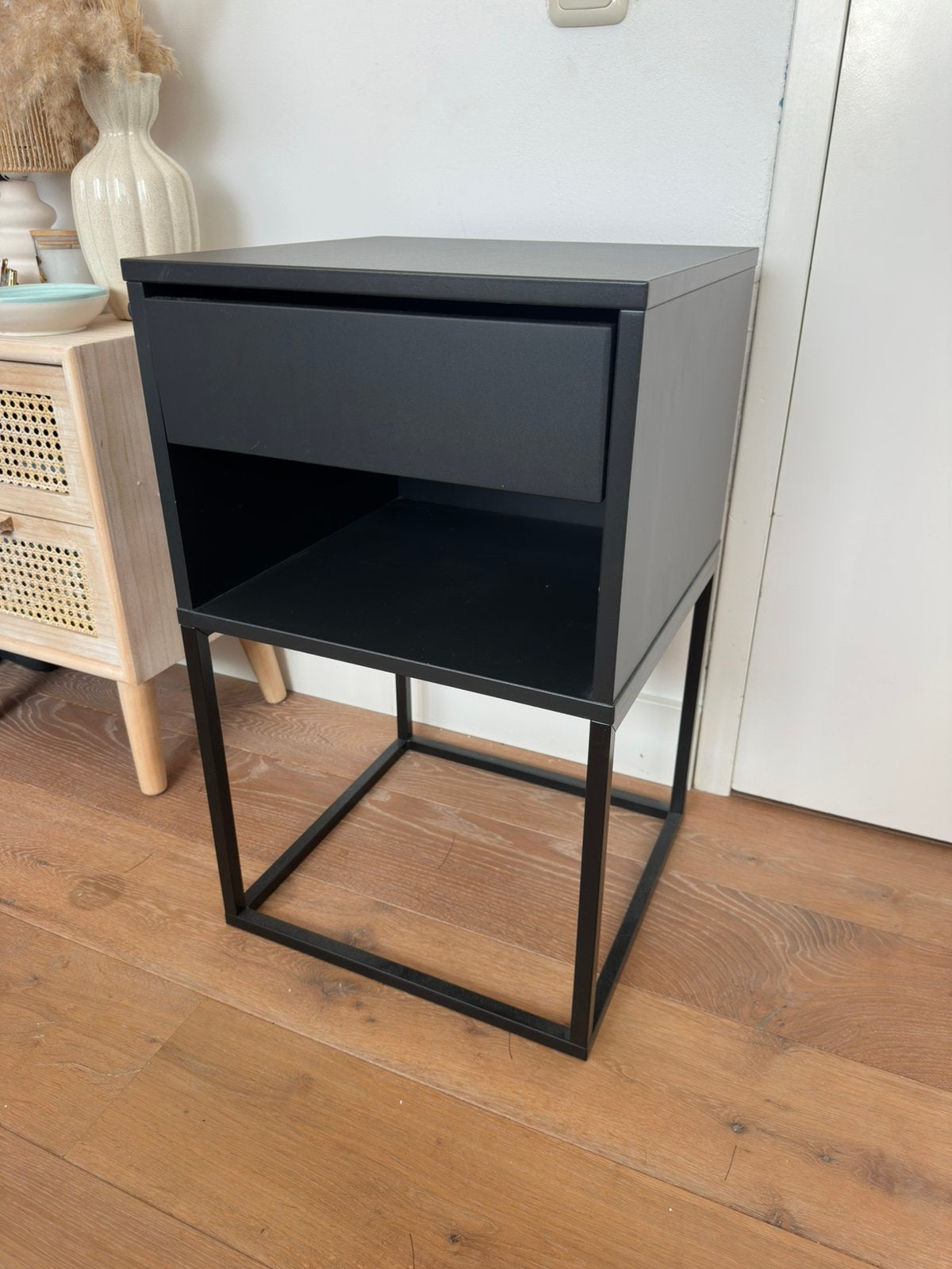 Ikea nachtkastje Vikhammer, Huis en Inrichting, Ophalen, Zo goed als nieuw, Minder dan 45 cm, 55 tot 70 cm