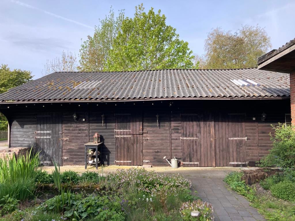 Houten schuur met garage en paardenstallen, Ophalen, Gebruikt, 3 ramen of meer, Schuur