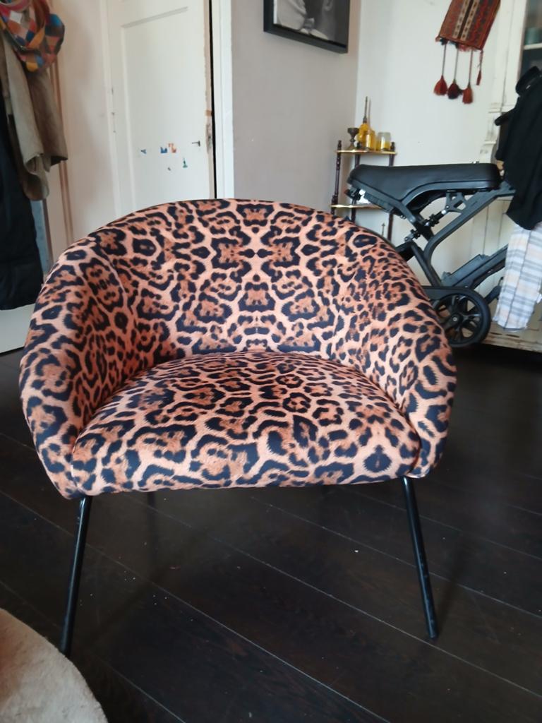 Leopard print stoel - Zo goed als nieuw, Overige kleuren, Modern, Trendy, Dierenprint, Ophalen of Verzenden, Zo goed als nieuw
