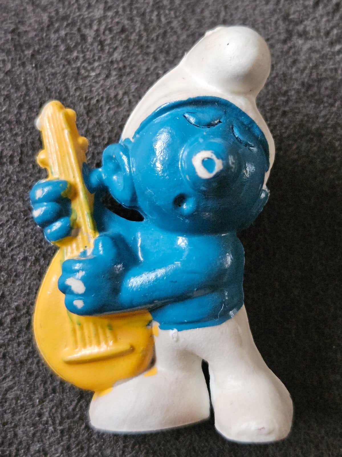 Vintage Smurf met luit/mandoline (artikelnummer 20013), Verzamelen, Ophalen of Verzenden, Gebruikt, Muzieksmurf, Poppetje, Figuurtje of Knuffel