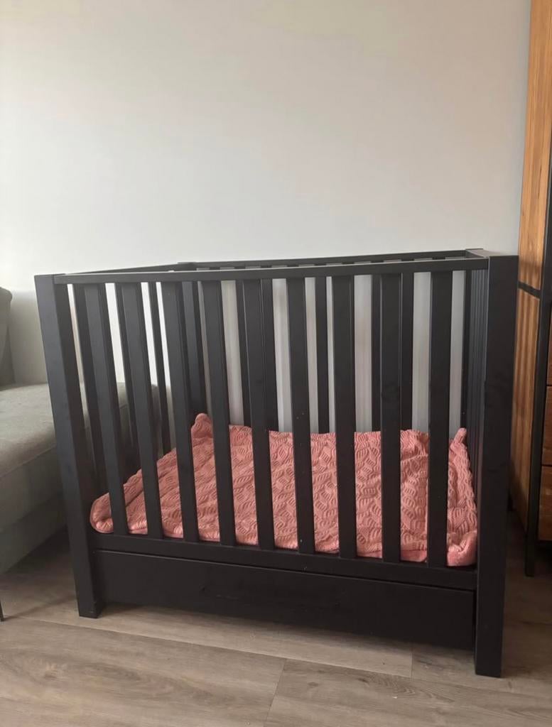 Zwarte box, Kinderen en Baby's, Boxen, Gebruikt, Rechthoekig, In hoogte verstelbaar, Lade, Ophalen