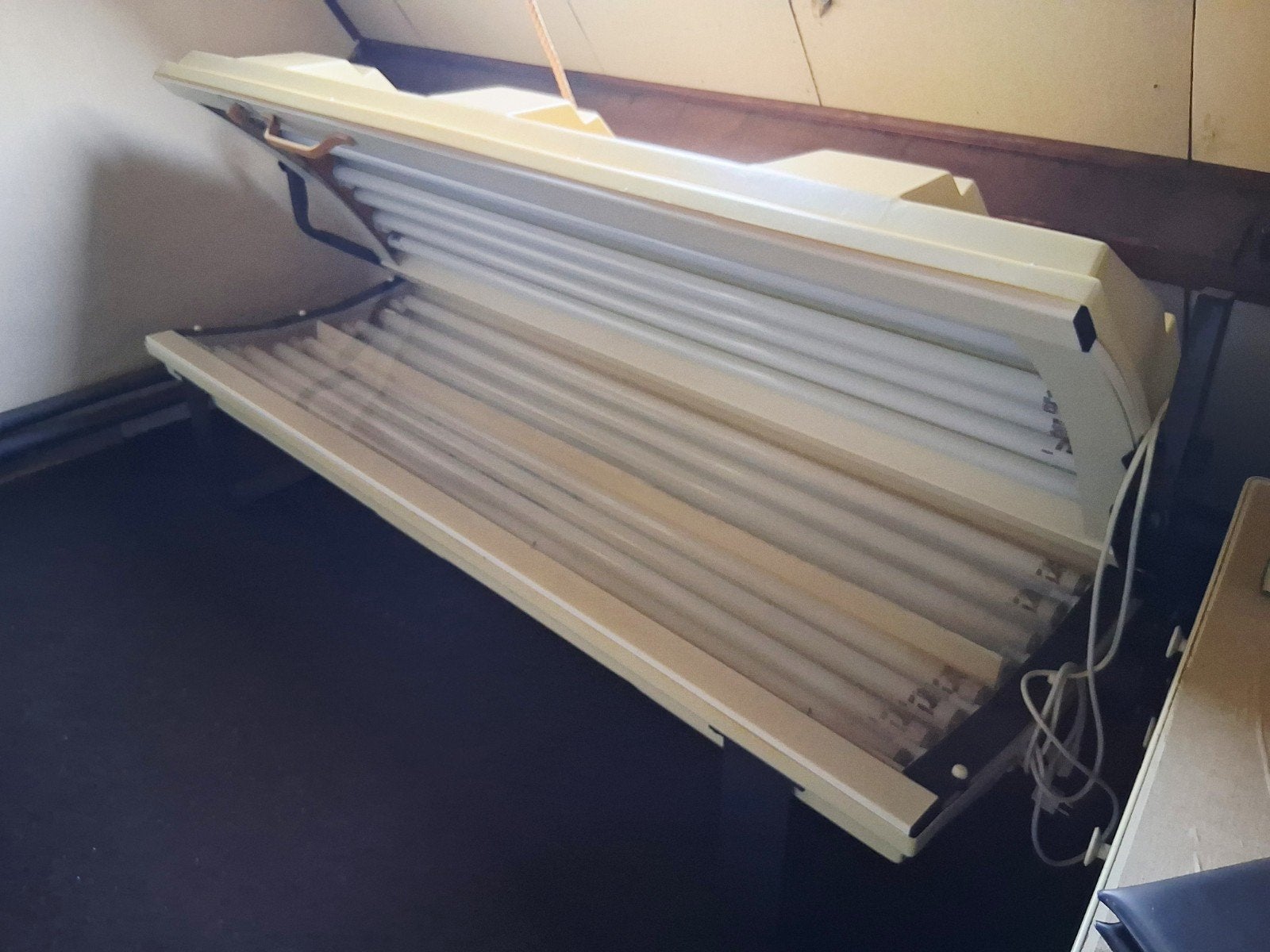 zonnebank (gratis af te halen), Witgoed en Apparatuur, Zonnebanken en Gezichtsbruiners, Ophalen, Gebruikt, Zonnebank enkelzijdig