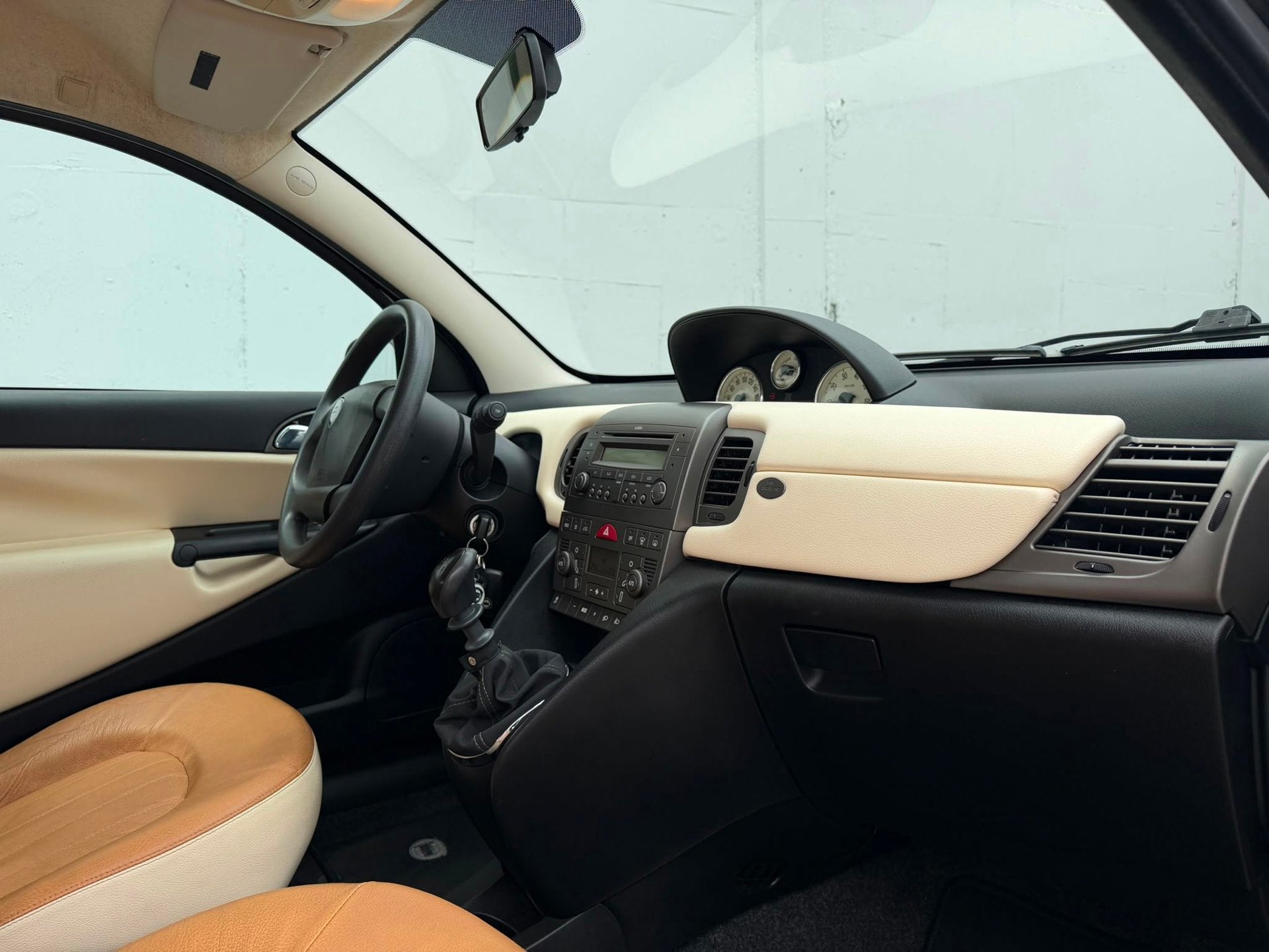 Lancia Ypsilon 1.4-16V Platino Leder - clima - lm velgen - i, Auto's, Voorwielaandrijving, 15 km/l, 400 kg, Zwart