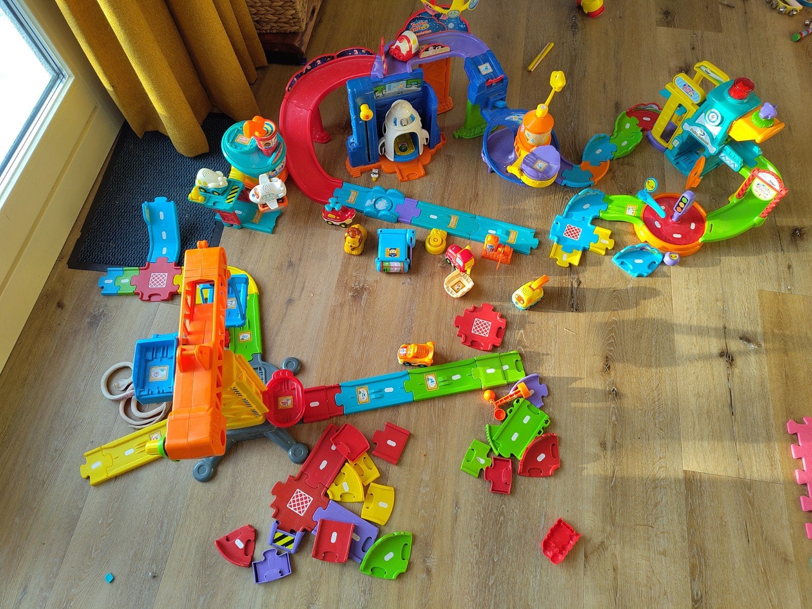 Toet toet autobaan Vtech, Ophalen, Zo goed als nieuw, 2 tot 4 jaar
