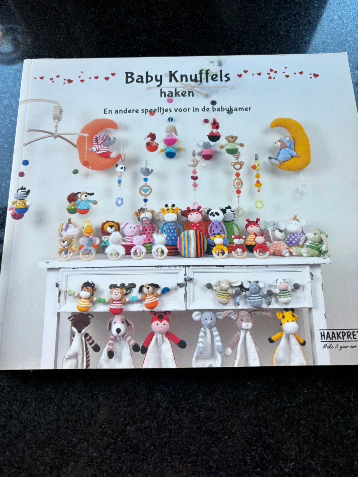 Anja Toonen - Baby Knuffels haken, Ophalen of Verzenden, Zo goed als nieuw
