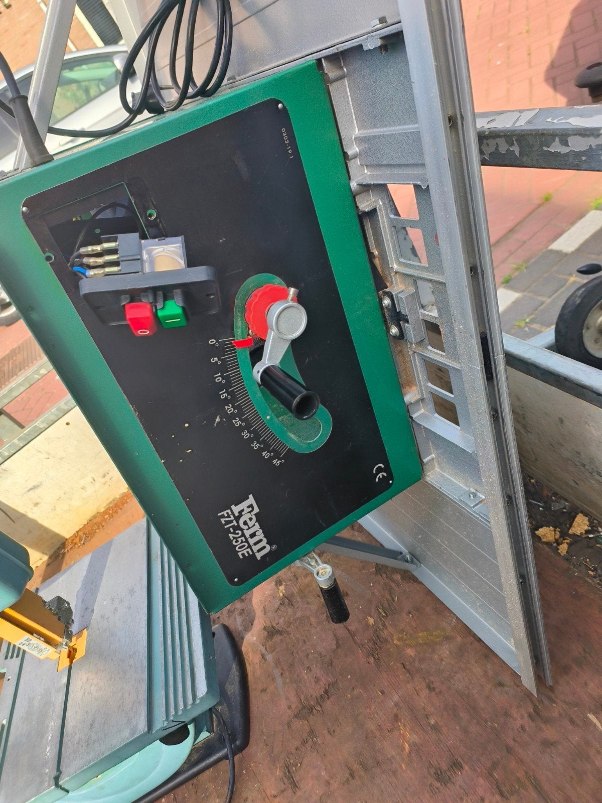 Ferm FZT-250E tafelcirkelzaag,, Doe-het-zelf en Verbouw, Gereedschap | Zaagmachines, Ophalen, Fram, Gebruikt, Cirkelzaag