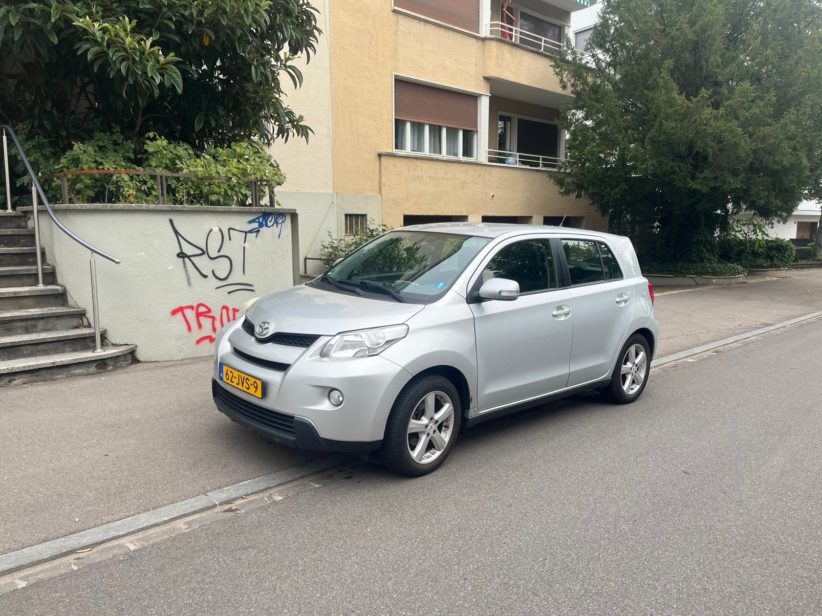 Toyota Urban Cruiser 1.3 Vvt-i 2009 Grijs, Auto's, Voorwielaandrijving, Zwart, 4 cilinders, 100 pk