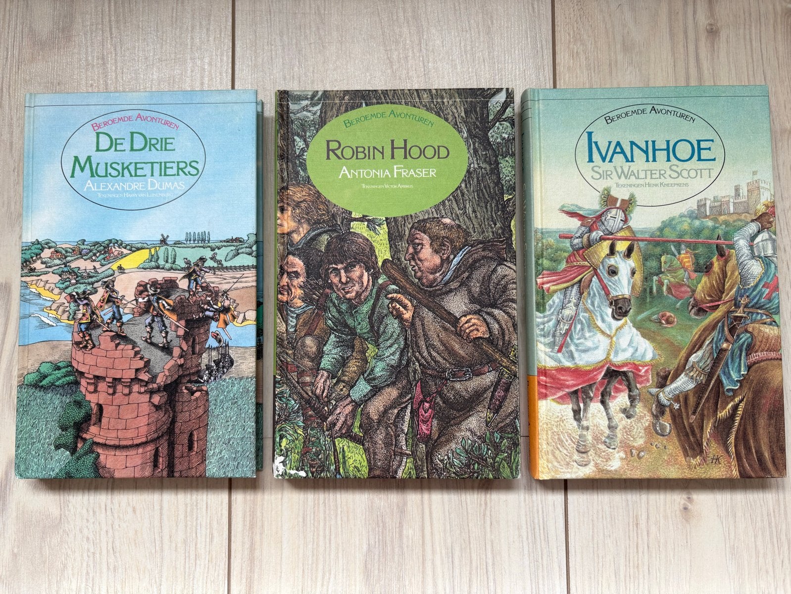De Drie Musketiers, Robin Hood, Ivanhoe, Ophalen of Verzenden, Zo goed als nieuw