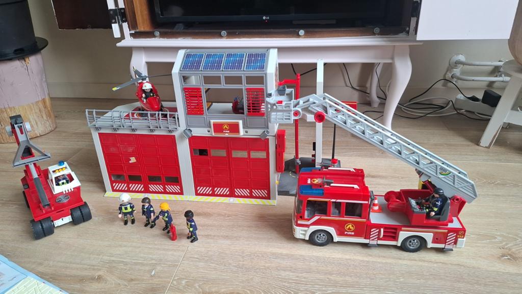 Playmobil Brandweerkazerne met voertuigen en figuren, Kinderen en Baby's, Speelgoed | Playmobil, Ophalen