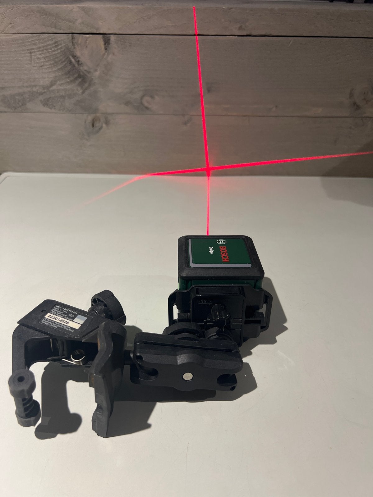 Bosch Quigo Kruislijnlaser met houder - Zo goed als nieuw, Doe-het-zelf en Verbouw, Meetapparatuur, N, N, Nieuw, Ophalen of Verzenden