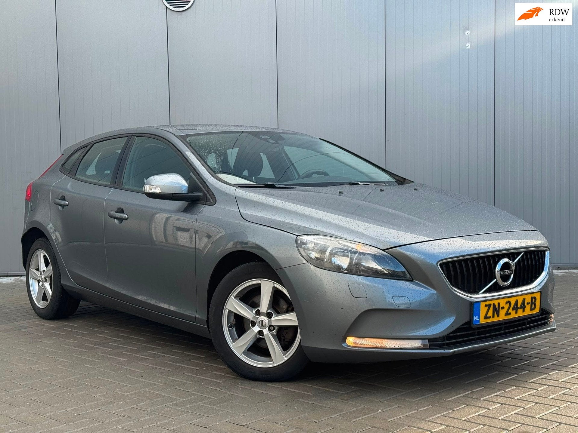 Volvo V40 2.0 D2 Momentum, Auto's, Voorwielaandrijving, Stof, Gebruikt, 4 cilinders