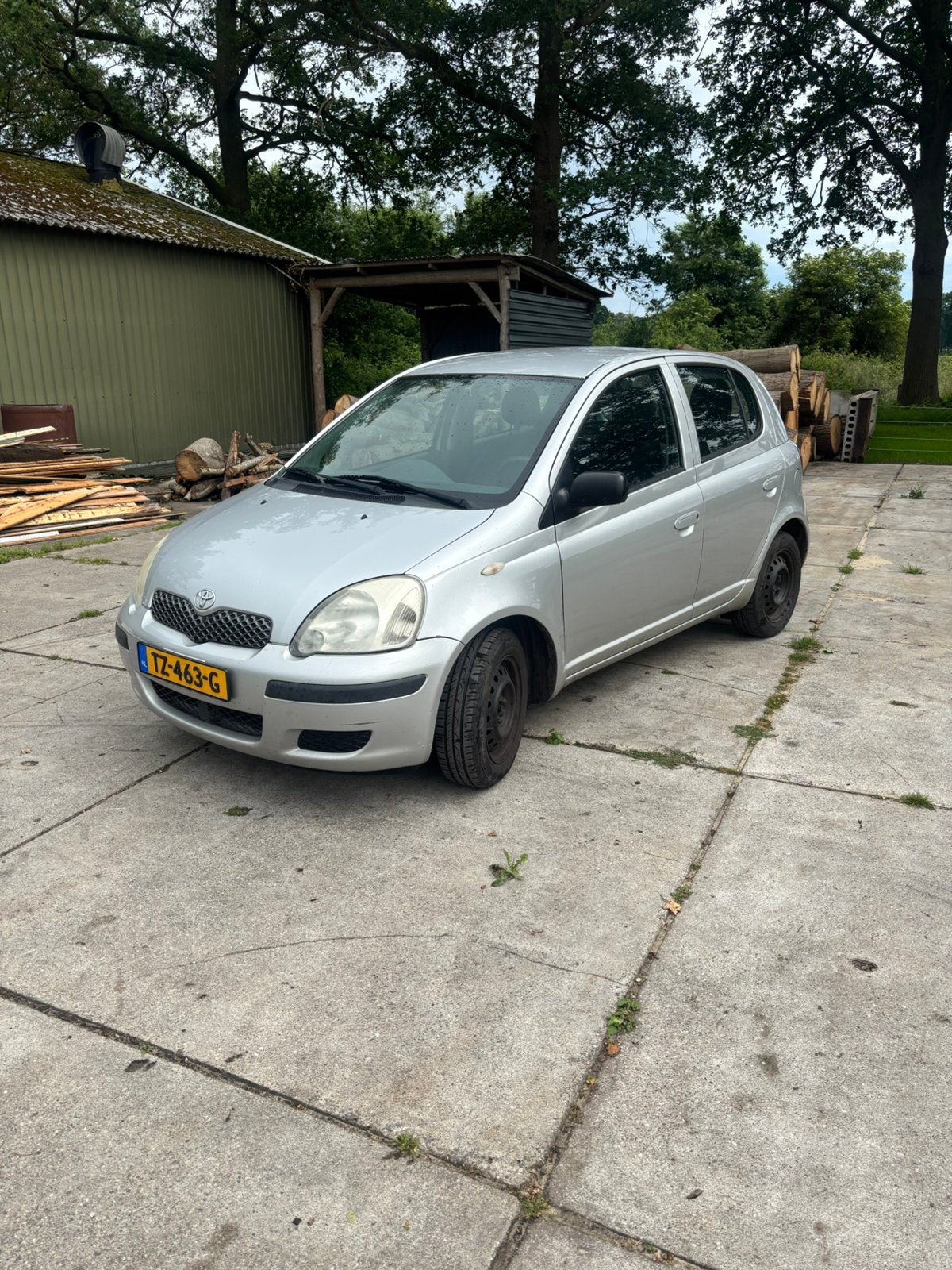 Toyota yaris uit 2003, Auto's, Voorwielaandrijving, 28 km/l, 31 €/maand, 4 cilinders