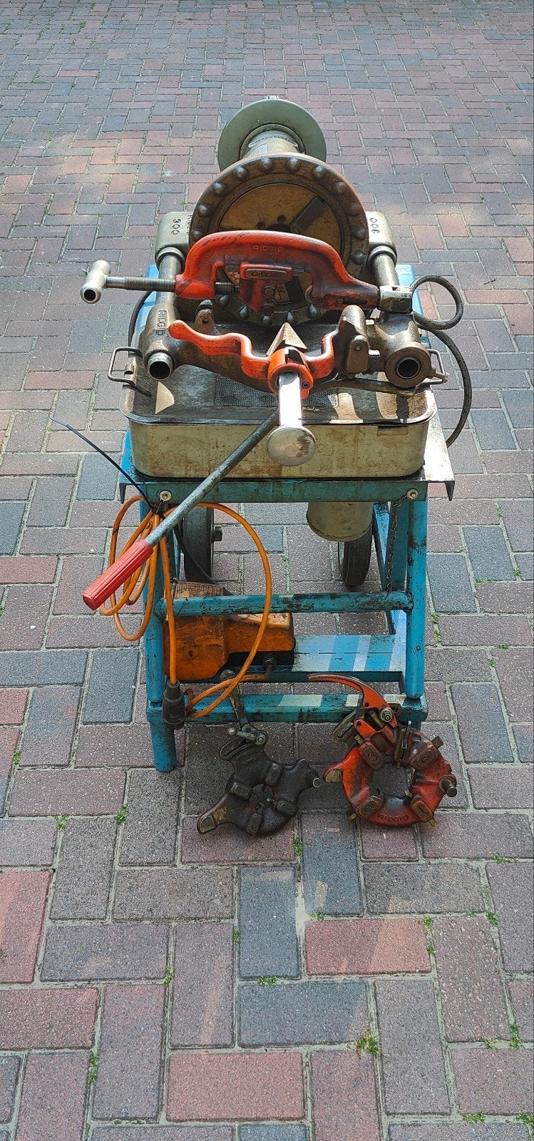 RIDGID 300-A Draadsnijmachine op verrijdbaar onderstel, Ophalen, Gebruikt