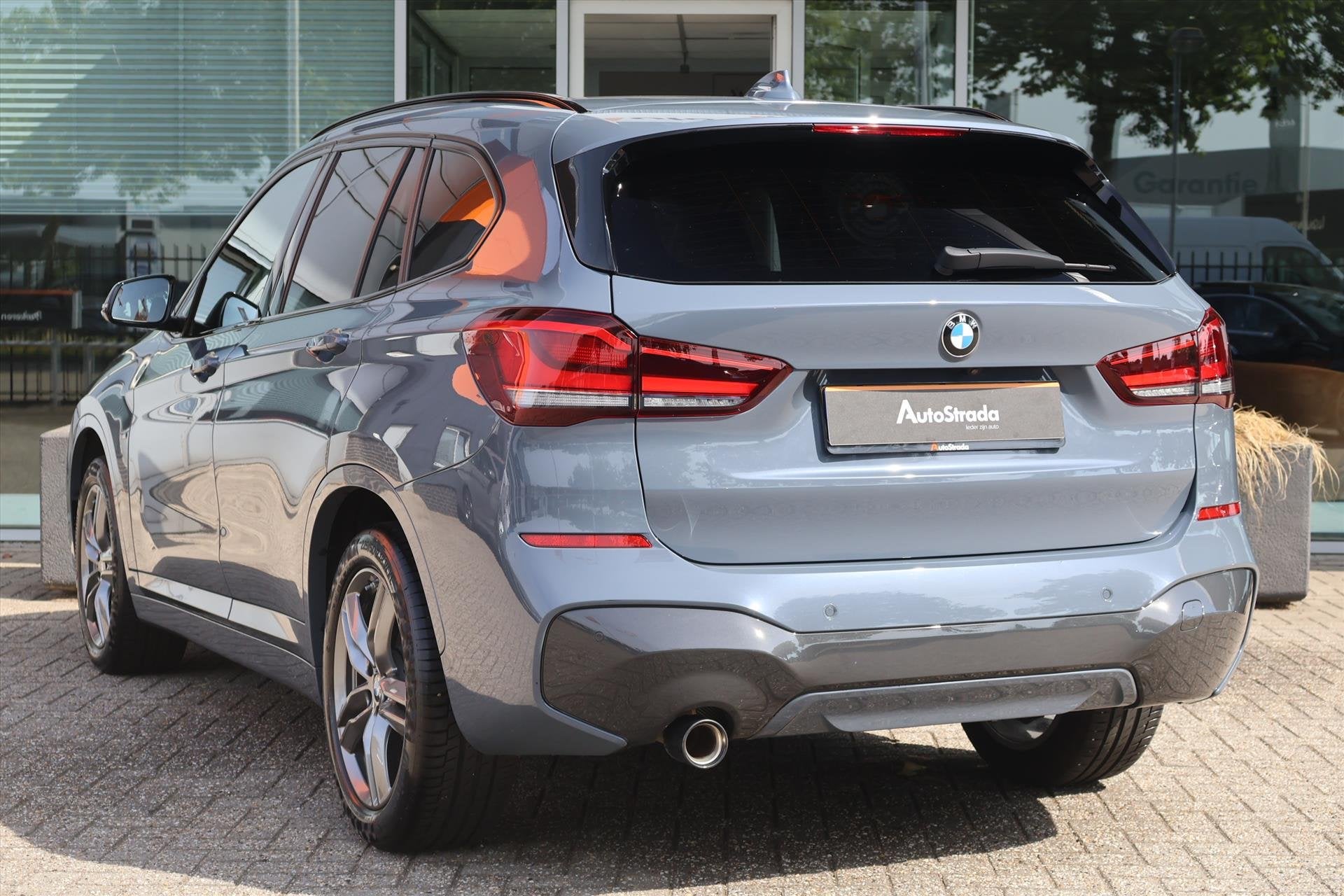 BMW X1 (f48) sDrive18i M-Sport | Stormbay | LED | Navigatie, Auto's, Gebruikt, Met garantie (alle), Regensensor, Leder en Stof
