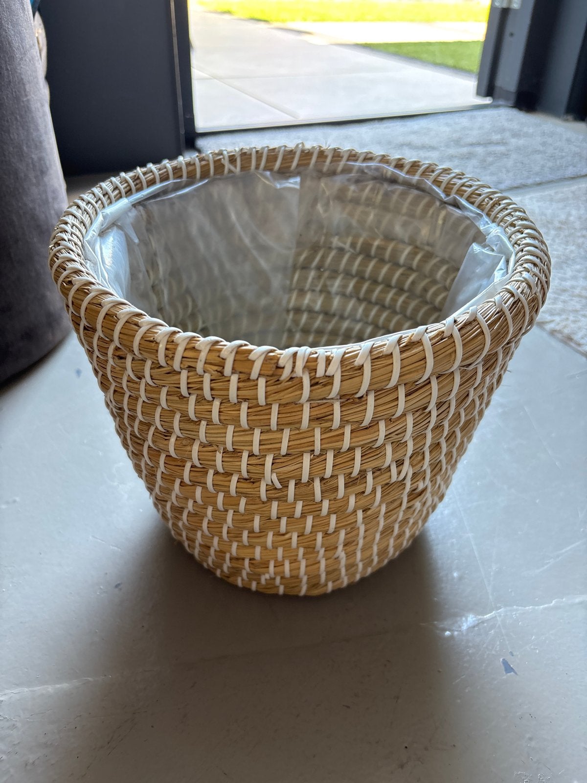 Rieten mand met plastic binnenvoering, Ophalen, Gevlochten, Rond, Zo goed als nieuw