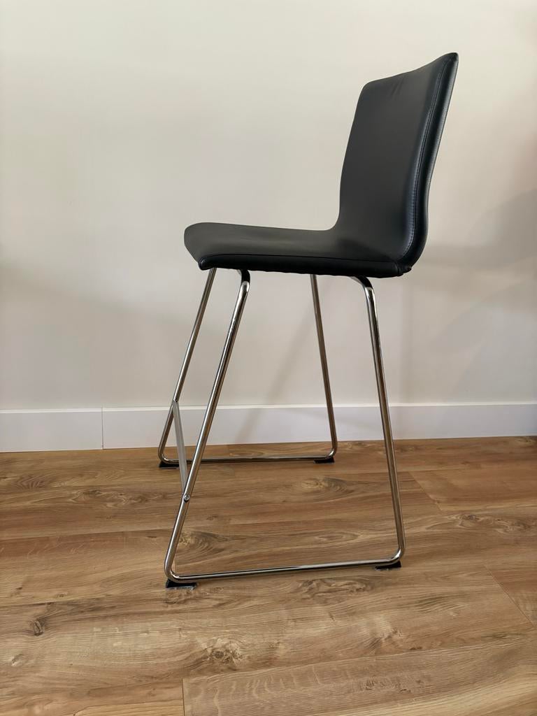 IKEA Volfgang stoel - Zwart met chromen onderstel, Huis en Inrichting, Stoelen, Ophalen, Kunststof, Zwart, Zo goed als nieuw