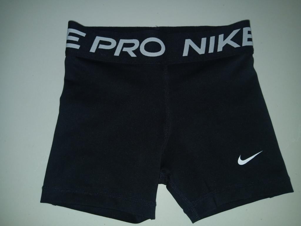 Nike Pro short maat S 128-137, Kinderen en Baby's, Kinderkleding | Maat 128, Ophalen of Verzenden, Zo goed als nieuw, Jongen, Broek