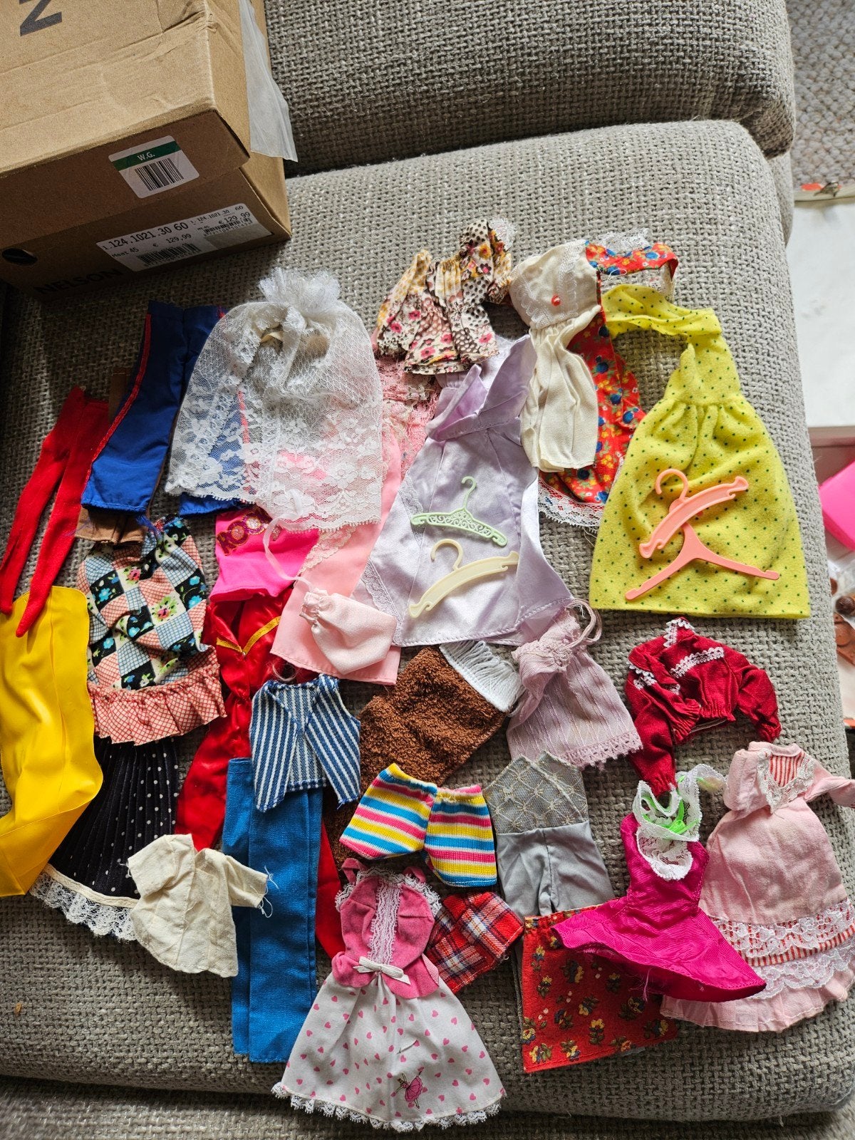Barbie Fleur oude kleertjes - Diverse outfits, Ophalen of Verzenden, Gebruikt