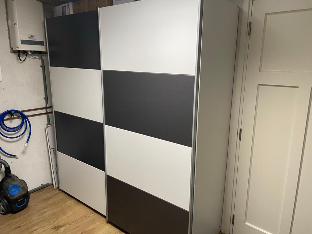 Kledingkast Ikea Pax met Schuifdeuren Wit/Antraciet, Huis en Inrichting, Ophalen, Met deur(en), Gebruikt, 150 tot 200 cm