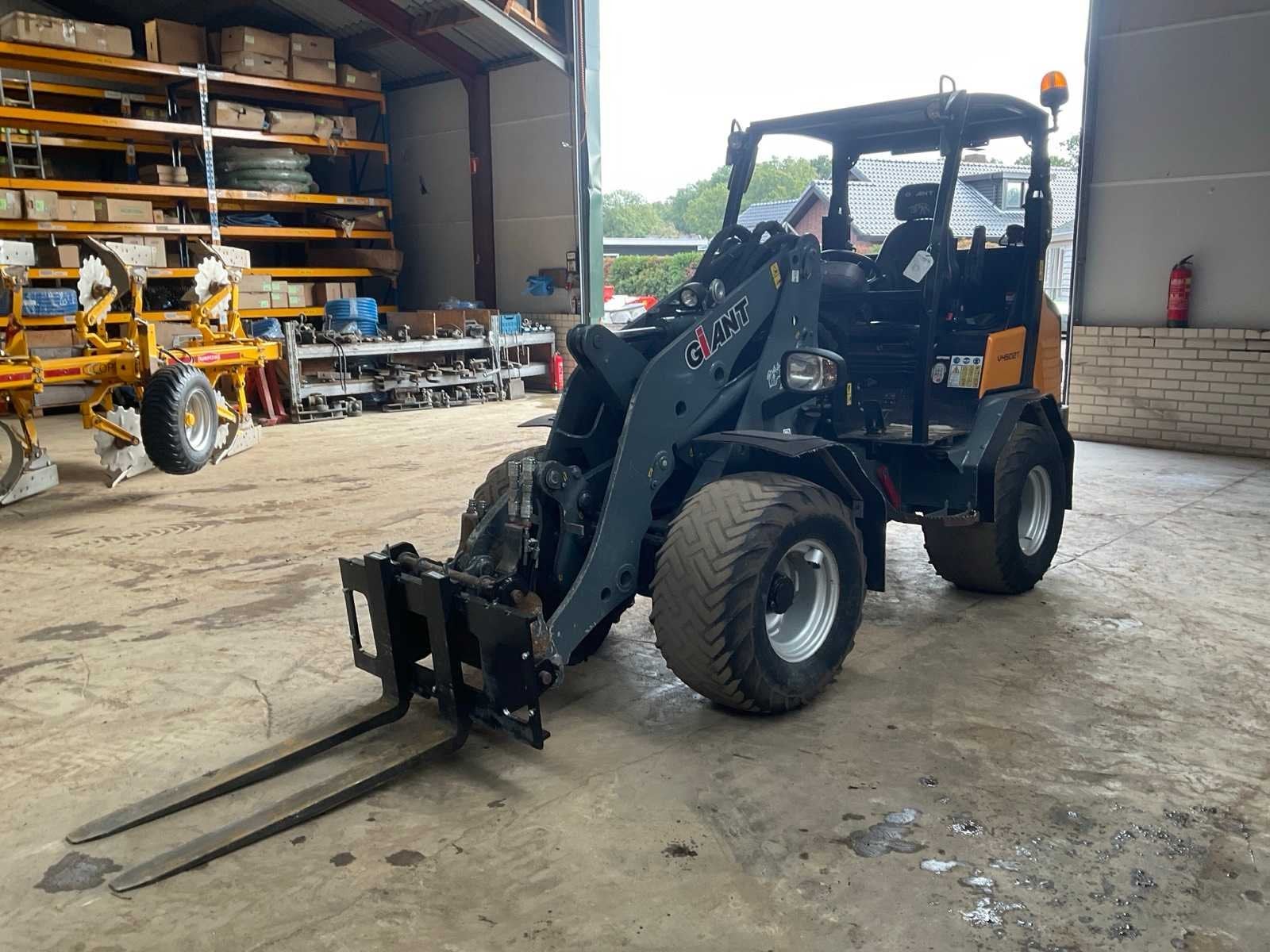 2018 Giant V4502T Mini Shovel, Wiellader of Shovel