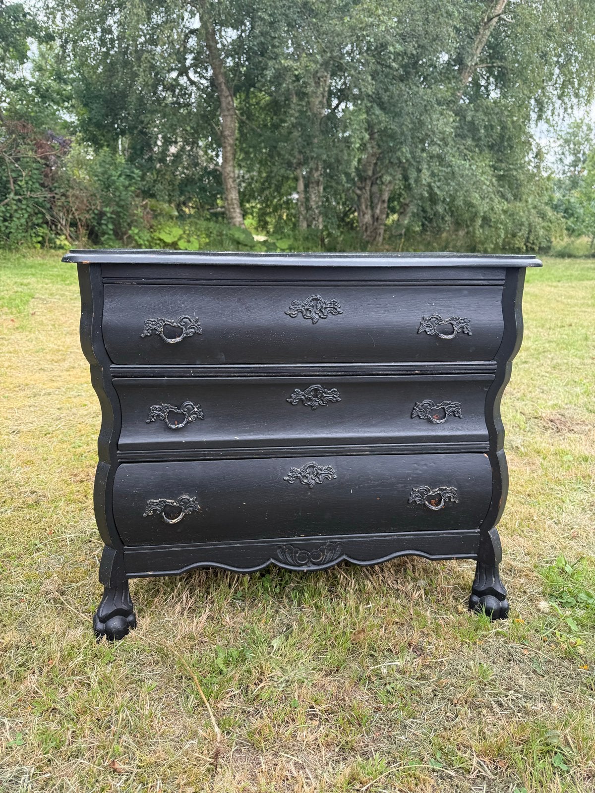 Antieke zwarte buikkast met 3 lades, Ophalen
