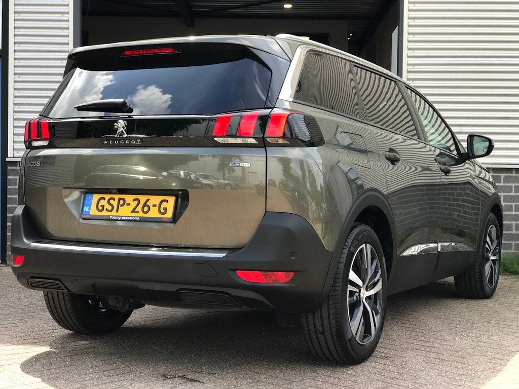 Peugeot 5008 1.2 PureTech Allure|Camera|Navi|Cruise|LED, Auto's, Gebruikt, Euro 6, 1199 cc, 7 stoelen