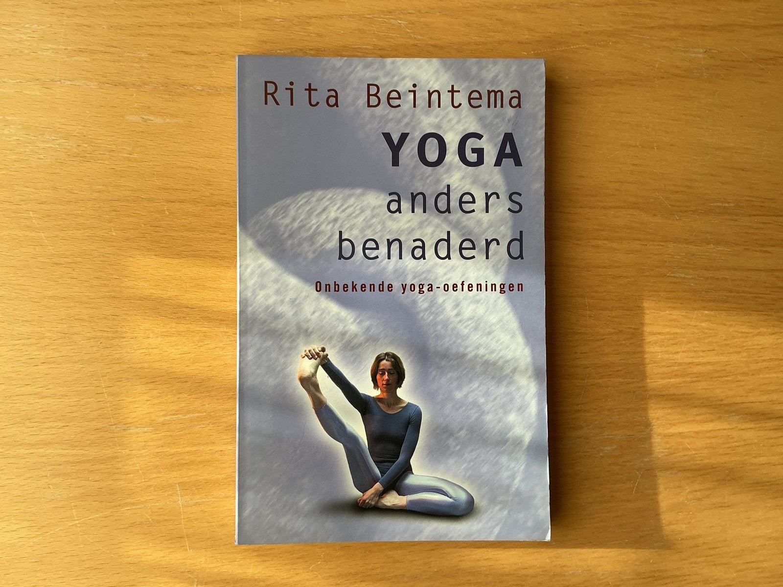 Yoga Anders Benaderd - Onbekende Yoga-oefeningen, Boeken, Ophalen of Verzenden, Zo goed als nieuw, Meditatie of Yoga, Instructieboek