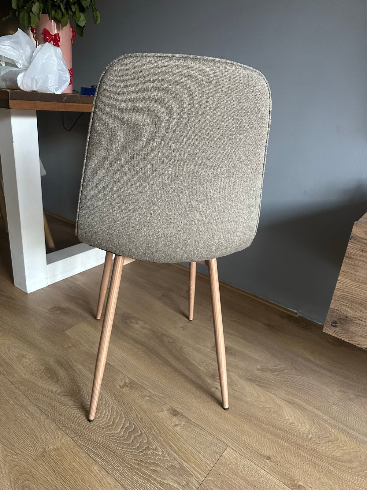 Moderne grijze stoel met houten poten, Ophalen, Twee, Nieuw, Grijs
