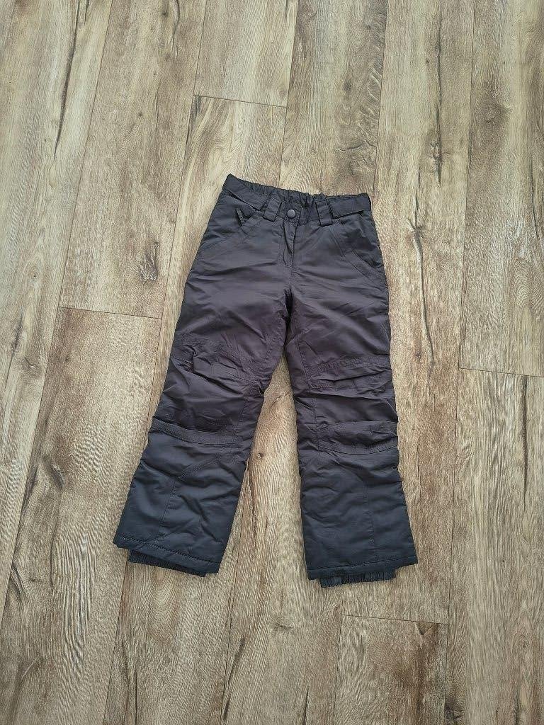 Mooie zwarte skibroek, buitenspeelbroek van Hema, 122/128., Kinderen en Baby's, Kinderkleding | Maat 122, Broek, Ophalen of Verzenden
