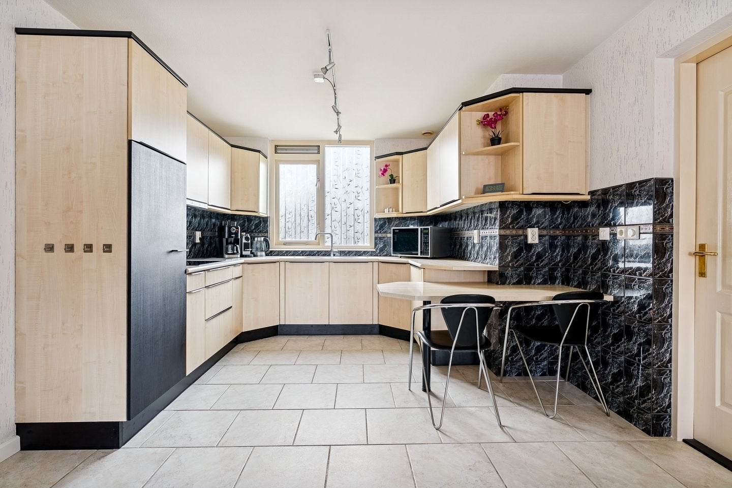 Te Koop Complete keuken met inbouwapparatuur, Huis en Inrichting, Keuken | Complete keukens, Ophalen, Gebruikt, Bruin, Hoekkeuken