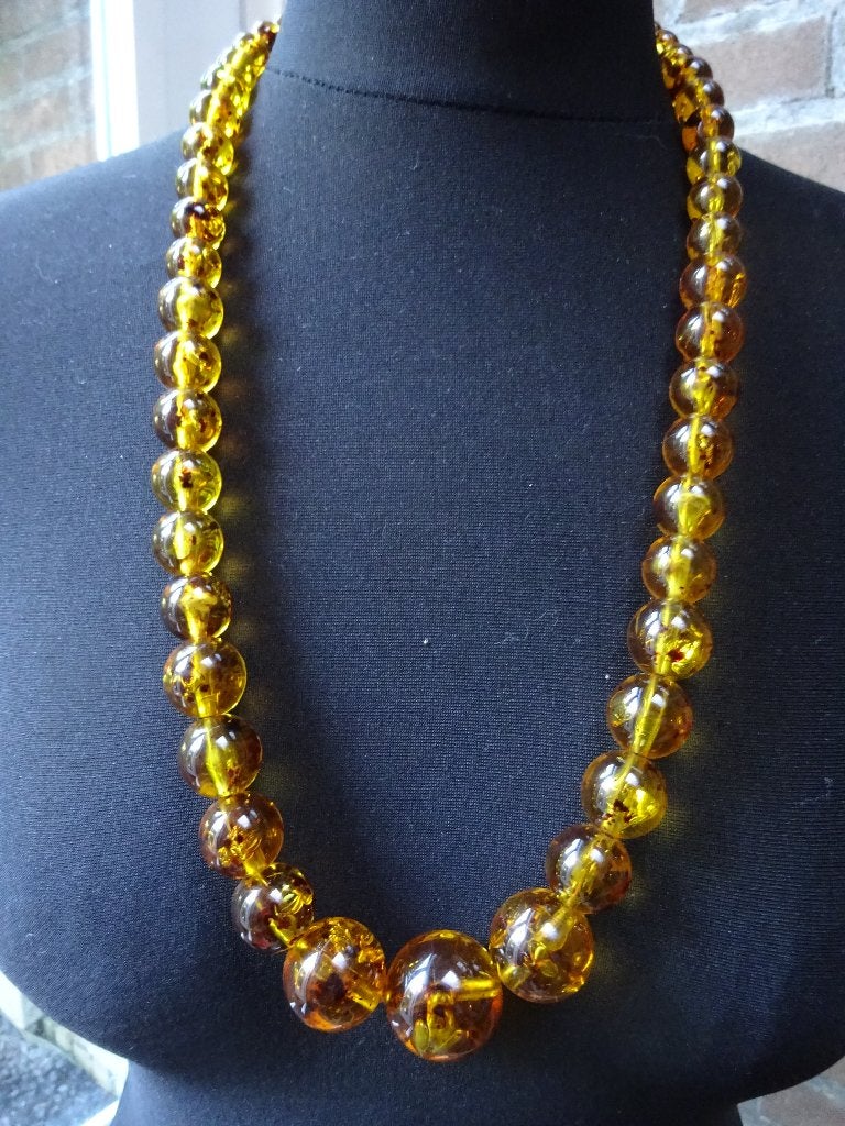 Vintage ketting van ronde Barnsteen-look kralen, Verzenden, Gebruikt, Bruin, Overige materialen