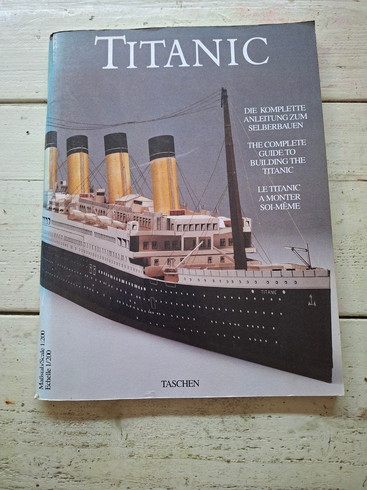 Titanic Bouwpakket Boek - Schaal 1:200, Ophalen of Verzenden, Gebruikt, 1:50 tot 1:200, Overige merken