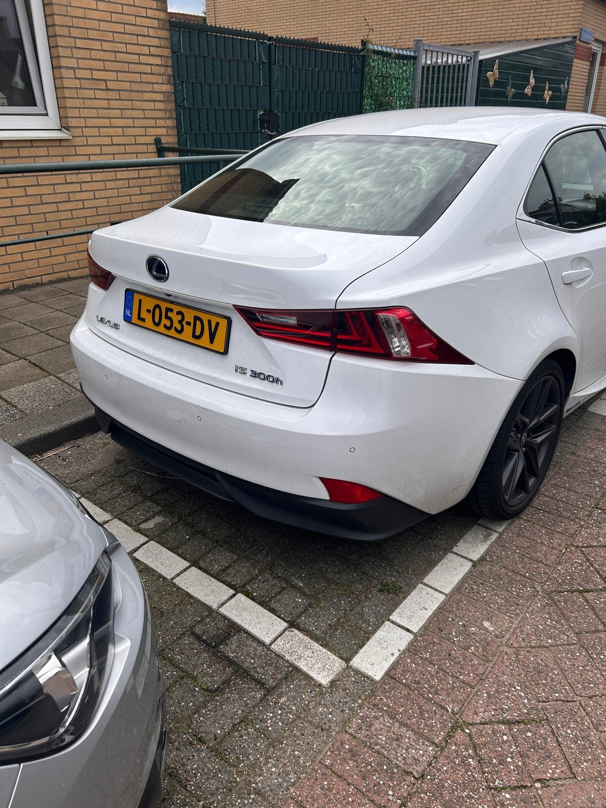 Lexus F sport  IS 300H 2.5 Hybrid CVT 2014 Wit, Auto's, Achterwielaandrijving, 750 kg, 181 pk, Wit