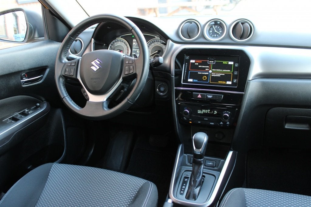 Suzuki Vitara 1.5 Hybrid Select Automaat | Navigatie | Parke, Stof, Gebruikt, Zwart, 4 cilinders