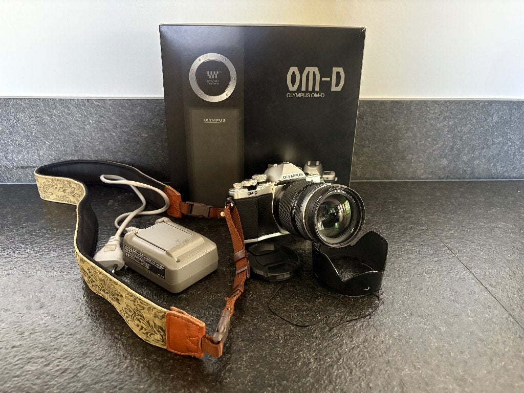 Olympus OM-DE M10 Mark II camera incl 14-150 mm lens, Bluetooth, Bodydop, Ophalen of Verzenden, Zo goed als nieuw