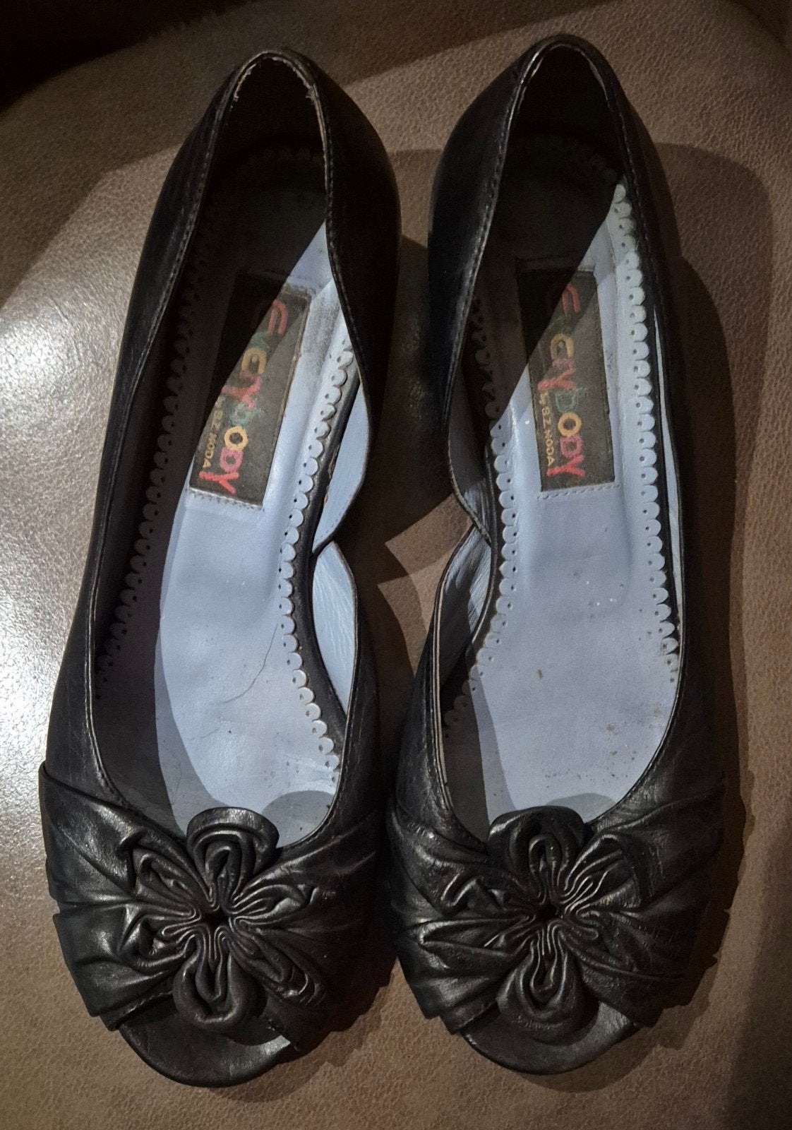 Zwarte Everybody by BZ Moda pumps met bloemendetail, maat 40, Pumps, Zwart, Ophalen of Verzenden, Everybody by BZ Moda