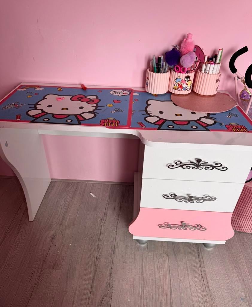Roze prinsessen bureau met stoel - Melamine hout, Ophalen of Verzenden, Gebruikt, Tafel(s) en Stoel(en)