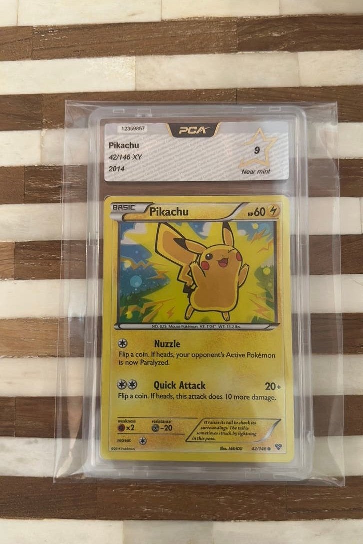 Pikachu cosmos holo XY 42/146 PCA 9, Hobby en Vrije tijd, Verzenden, Nieuw