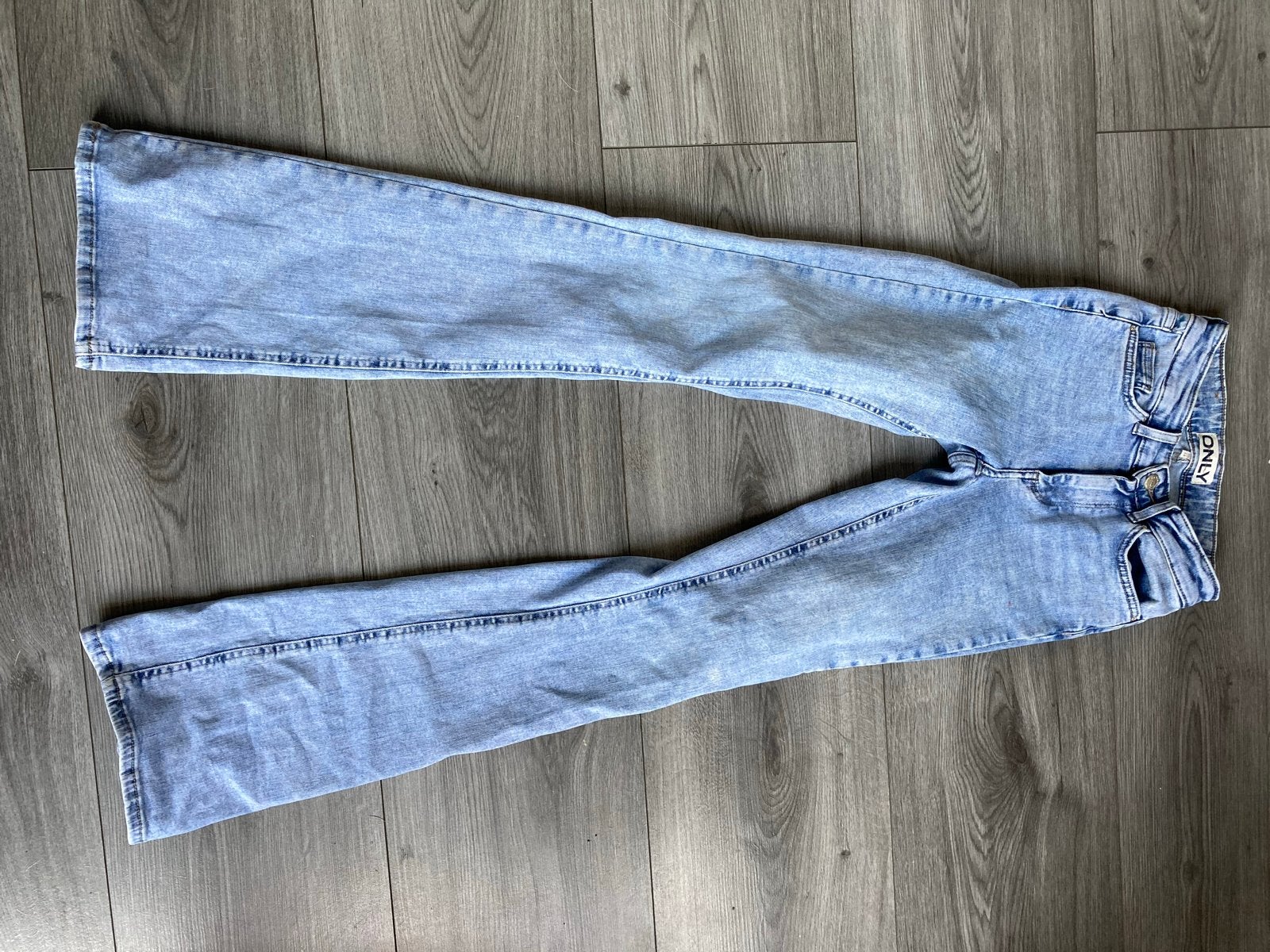 Nieuwe Only flared jeans - lichtblauw - maat XS/34, Ophalen of Verzenden, Nieuw, Blauw, W27 (confectie 34) of kleiner