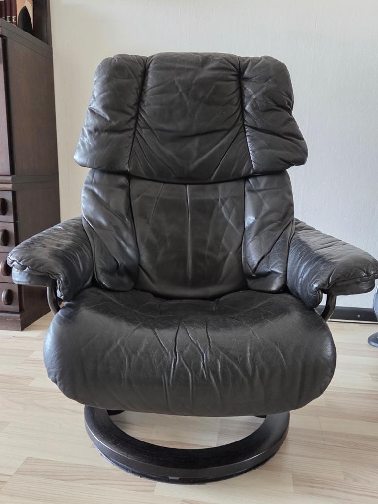 Zwarte lederen draaifauteuil voor klein postuur, Huis en Inrichting, Fauteuils, Ophalen