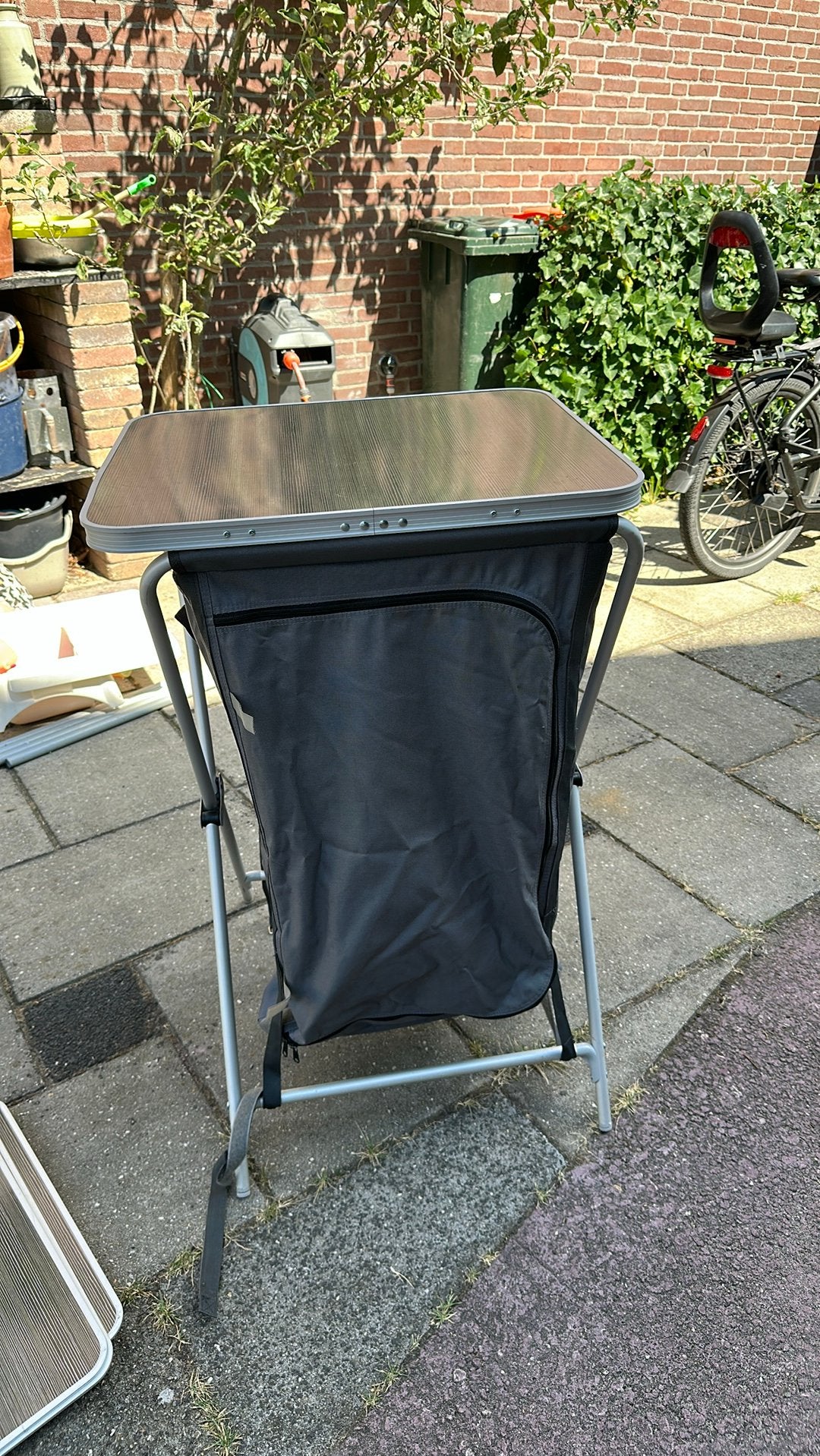 Base Camp campingkast met tafelblad, Caravans en Kamperen, Ophalen, Gebruikt